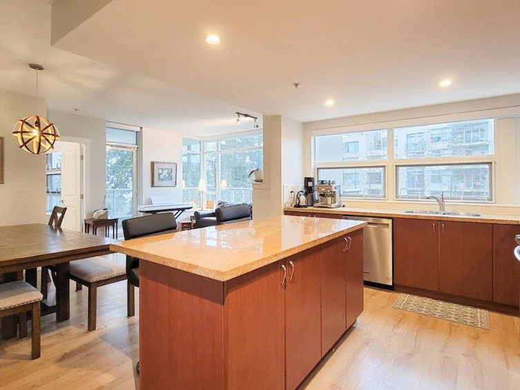 301-9266 University Crescent, Burnaby, BC, V5A 4Z1 - 10