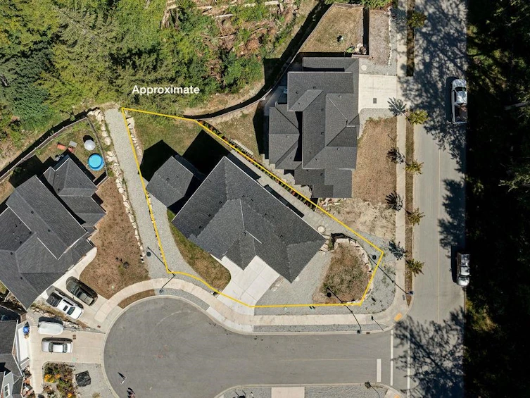 6070-72 Heartwood Place, Sechelt, BC, V7Z 0V6 - 2