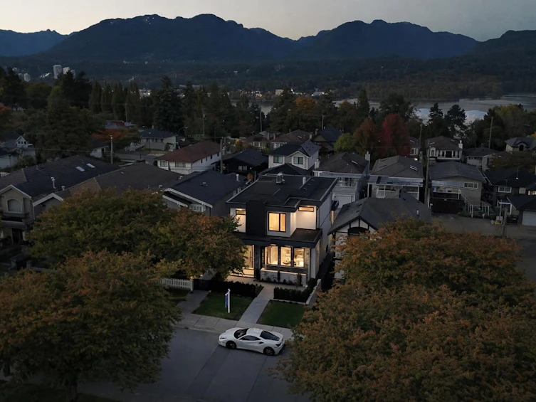 4413 Oxford Street, Burnaby, BC, V5C 1E6 - 2