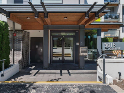 212-3018 St George Street - 2