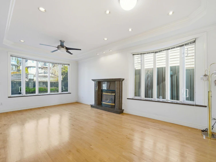 213 W 28th Street, North Vancouver, BC, V7N 2H9 - 2