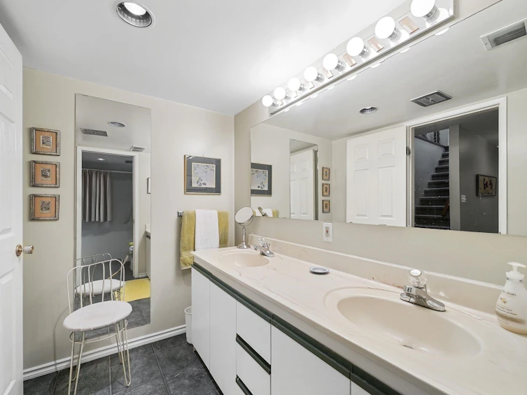 3887 Robin Place, Port Coquitlam, BC, V3B 4Y6 - 21
