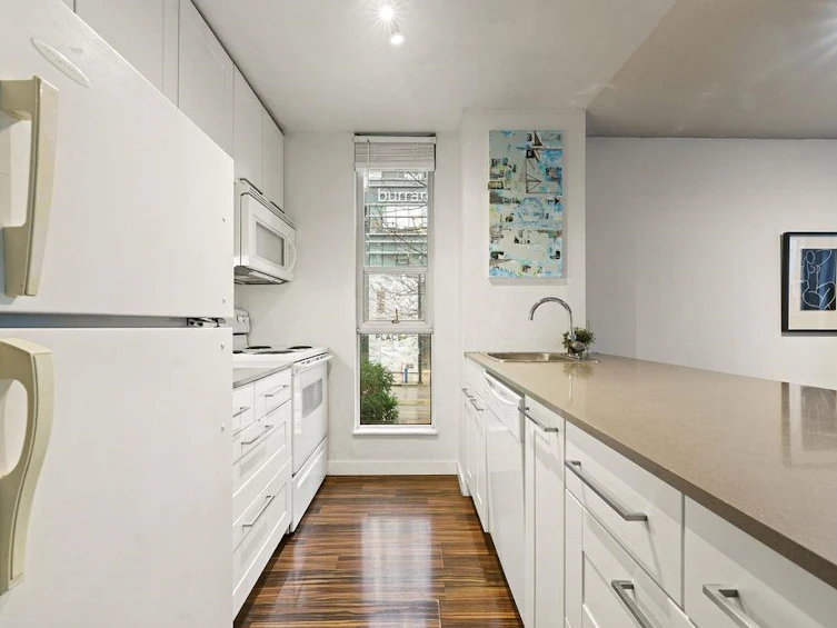 301-1333 Hornby Street, Vancouver, BC, V6Z 2C1 - 3