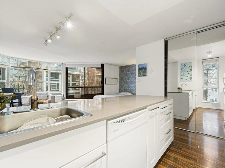 301-1333 Hornby Street, Vancouver, BC, V6Z 2C1 - 4