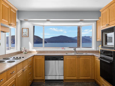 4 Strachan Point Road - 2