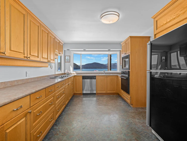 4 Strachan Point Road, West Vancouver, BC, V7W 1C6 - 10