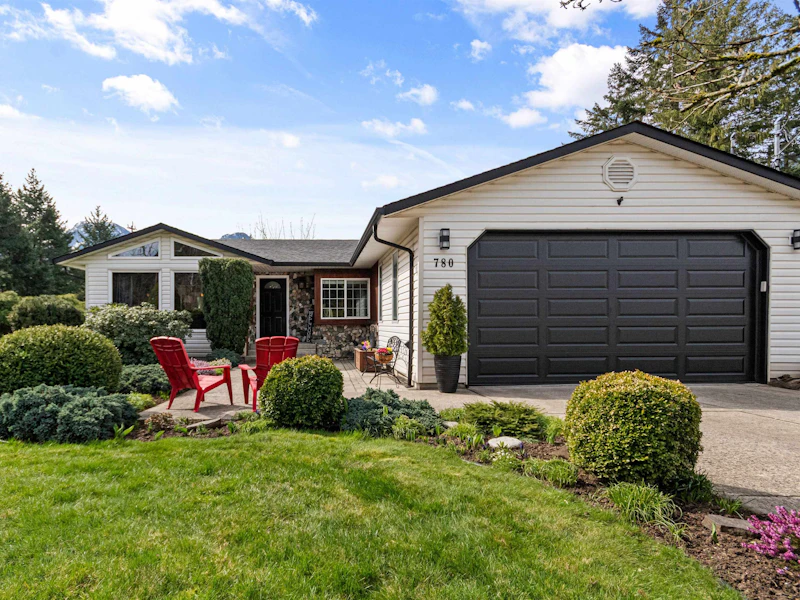 780 Olson Avenue, Hope BC V0X 1L4