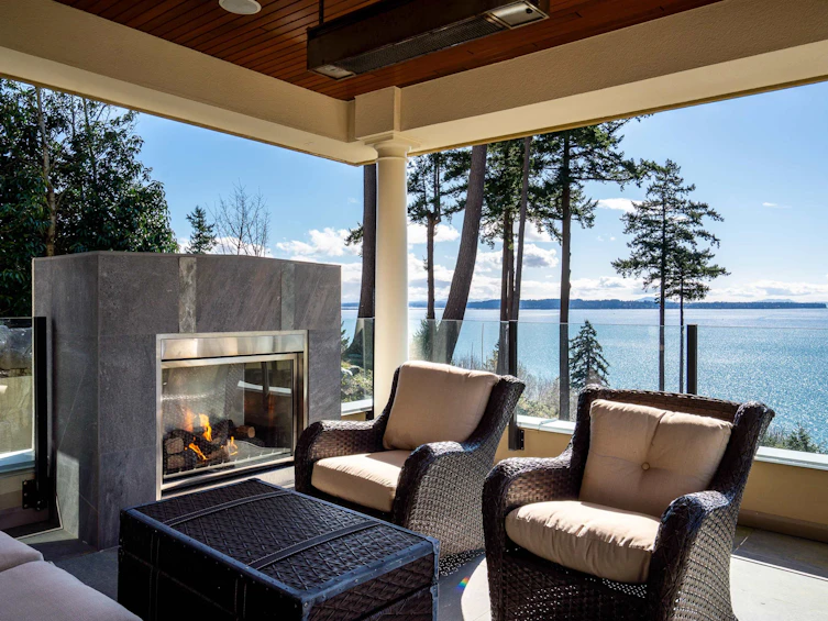 13822 Marine Drive, Surrey, BC, V4B 1A4 - 13