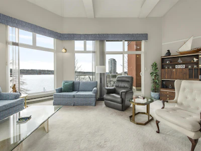 407-1230 Quayside Drive - 4