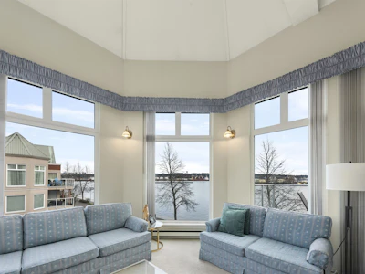 407-1230 Quayside Drive - 5