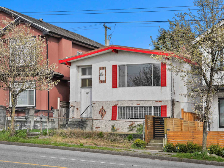 7656 Main Street, Vancouver, BC, V5X 3K3
