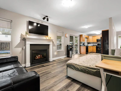 5642 Thornhill Street - 3