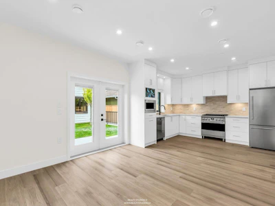 2-4257 Knight Street - 5