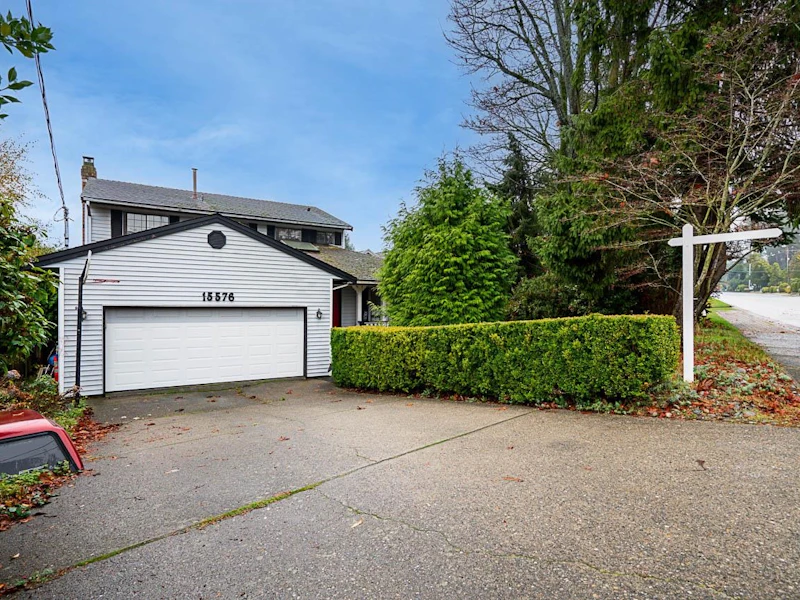 15576 Buena Vista Avenue, Surrey BC V4B 1Z2