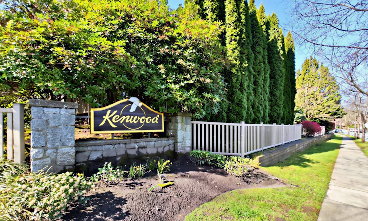 60-5200 Oakmount Crescent
