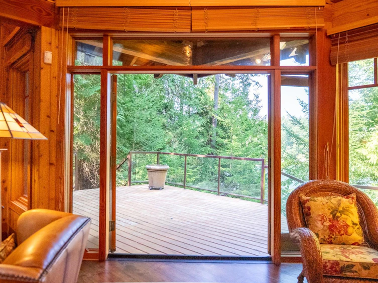8807 Ainslie Point Road, Pender Island, BC, V0N 2M3 - 8