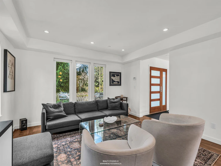 132 W 22nd Avenue, Vancouver, BC, V5Y 2G1 - 2