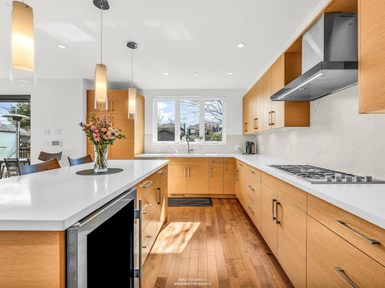 132 W 22nd Avenue, Vancouver, BC, V5Y 2G1 - 10