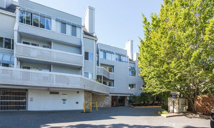 114-7751 Minoru Boulevard