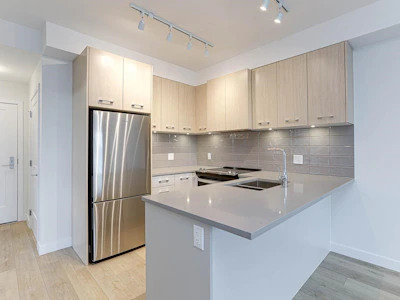 206-4933 Clarendon Street - 3