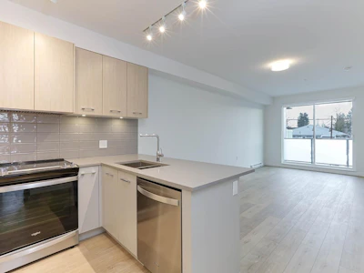 206-4933 Clarendon Street - 2