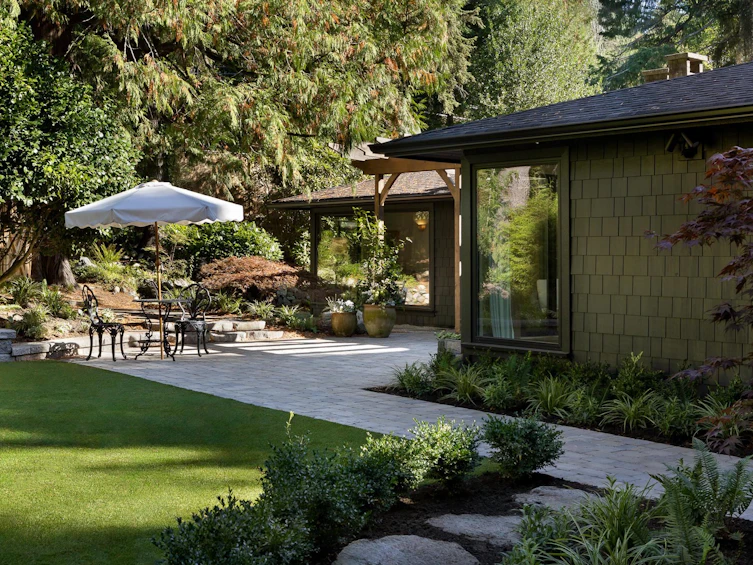 5075 Howe Sound Lane, West Vancouver, BC, V7W 1L4 - 2