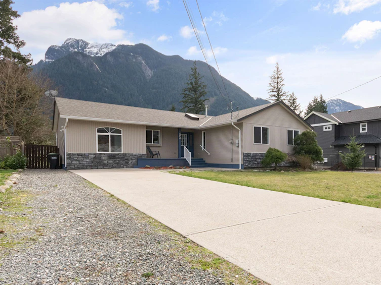 574 Park Street, Hope, BC, V0X 1L0