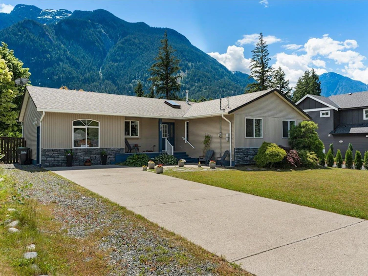 574 Park Street, Hope, BC, V0X 1L0 - 4
