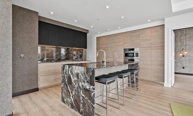 608-680 Quayside Drive