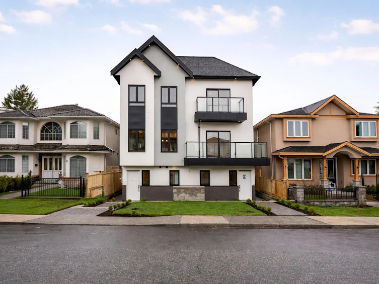 4-7353 12th Ave, Burnaby, BC, V3N 2J8