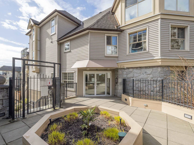 415-214 Eleventh Street, New Westminster, BC, V3M 4C9
