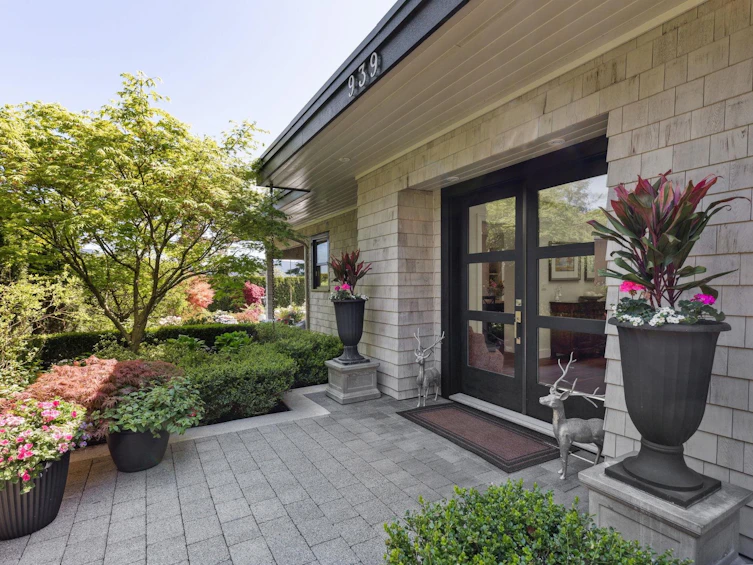 939 Friar Crescent, North Vancouver, BC, V7G 1M5 - 2