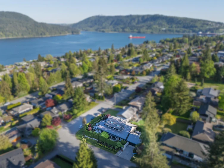 939 Friar Crescent, North Vancouver, BC, V7G 1M5 - 40