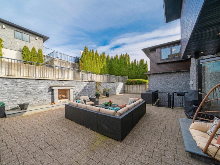 1068 Holdom Avenue, Burnaby, BC, V5B 3V6 - 36