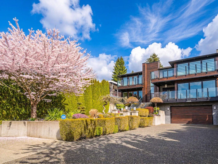 1068 Holdom Avenue, Burnaby, BC, V5B 3V6