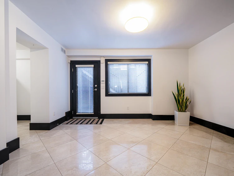 1068 Holdom Avenue, Burnaby, BC, V5B 3V6 - 32