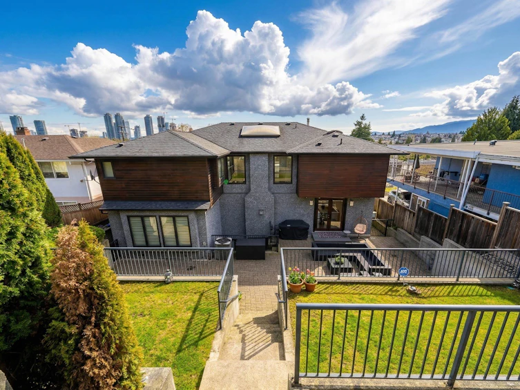 1068 Holdom Avenue, Burnaby, BC, V5B 3V6 - 34