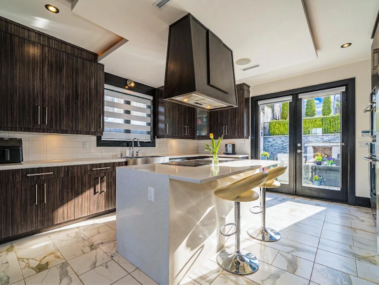 1068 Holdom Avenue, Burnaby, BC, V5B 3V6 - 21