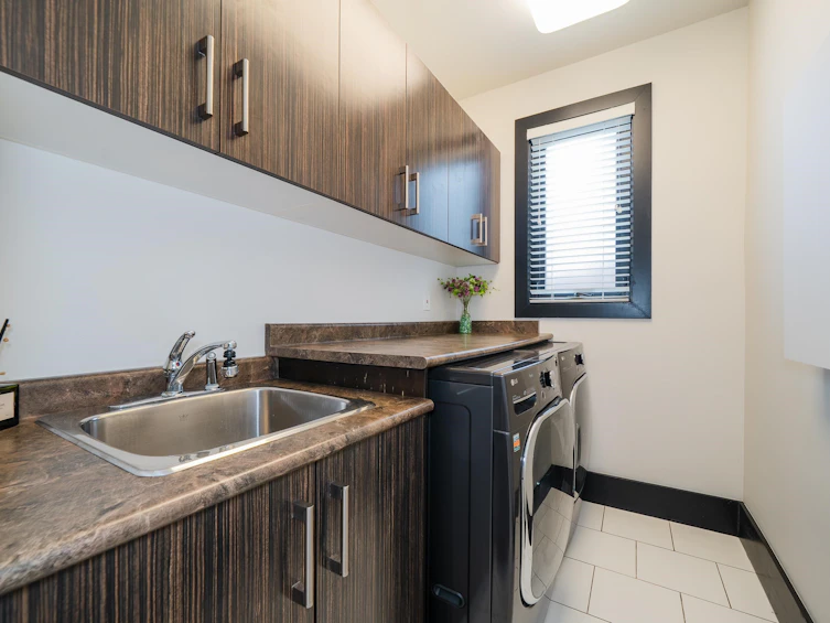 1068 Holdom Avenue, Burnaby, BC, V5B 3V6 - 24