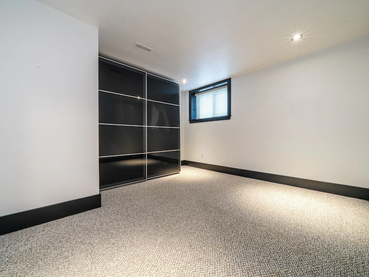 1068 Holdom Avenue, Burnaby, BC, V5B 3V6 - 33
