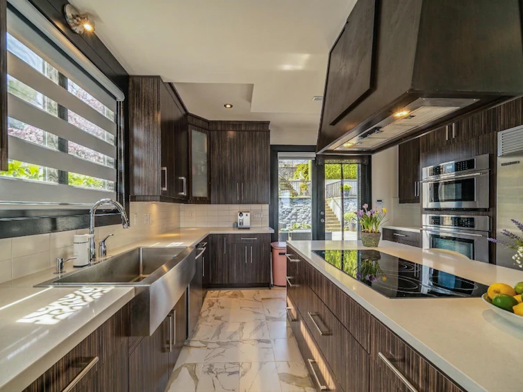 1068 Holdom Avenue, Burnaby, BC, V5B 3V6 - 20