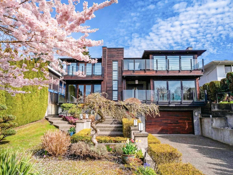 1068 Holdom Avenue, Burnaby, BC, V5B 3V6 - 2