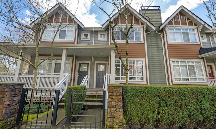 7148 Mont Royal Square