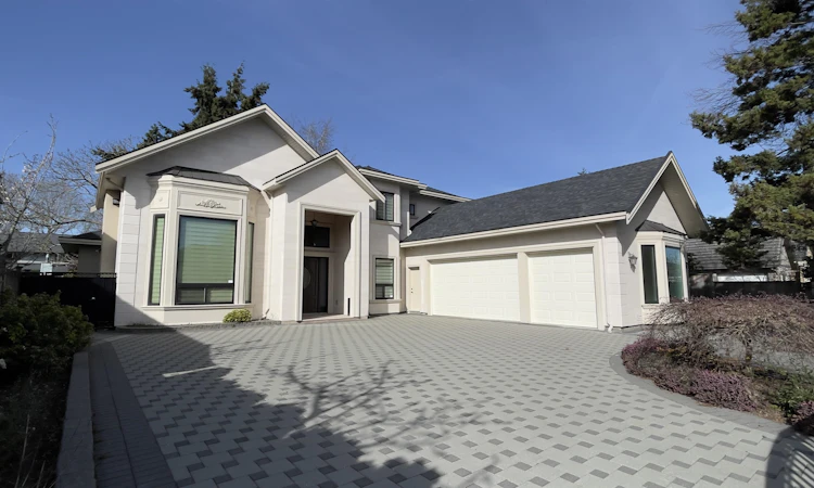 8371 Mowbray Road