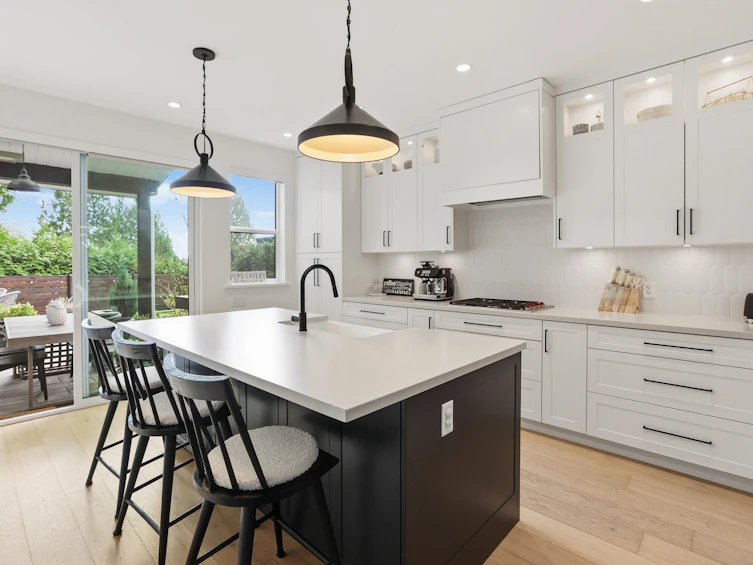 1725 Peters Road, North Vancouver, BC, V7J 1Y7 - 7