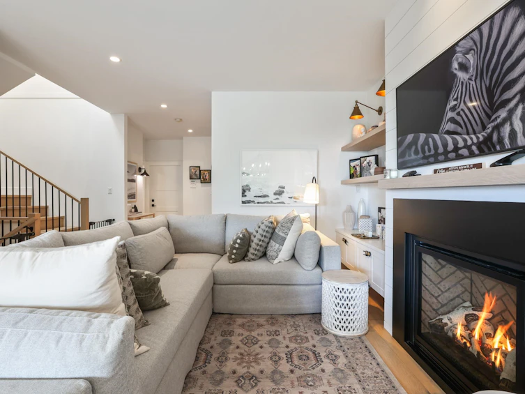 1725 Peters Road, North Vancouver, BC, V7J 1Y7 - 3