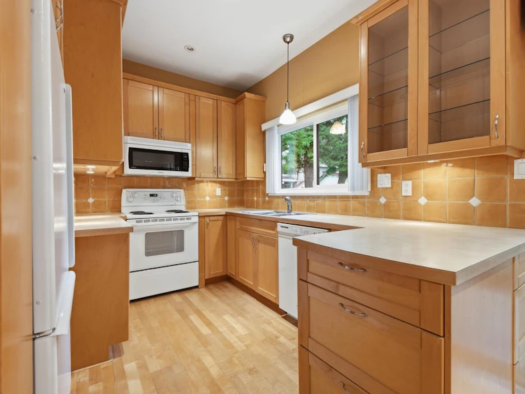 533 Ascot Street, Coquitlam, BC, V3J 6H5 - 4