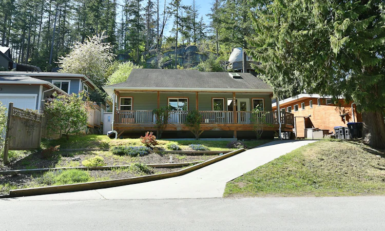 5689 Salmon Drive