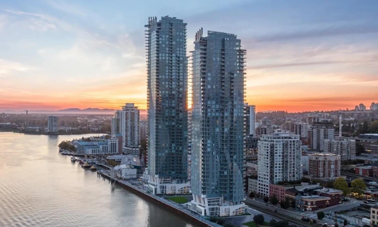 802-660 Quayside Drive