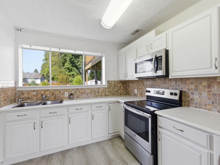 14245 Kindersley Drive, Surrey, BC, V3R 5P7 - 17